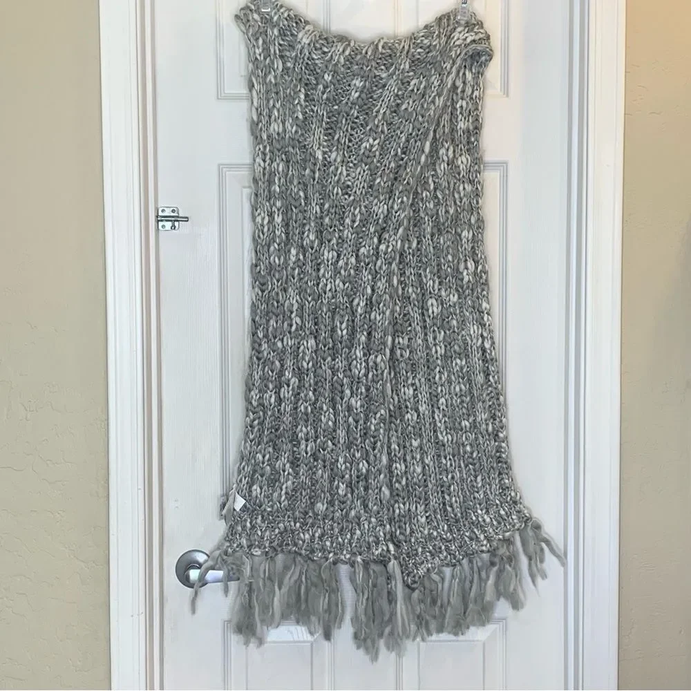 GAP Gray Chunky Knit Scarf